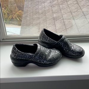BOC clog shoes size 8.5